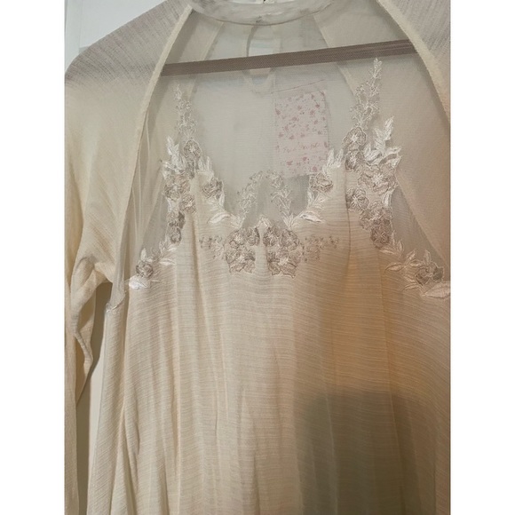 Free People lace long sleeve top. Color- cream/ivory. New with tags. Size- small - Picture 3 of 4